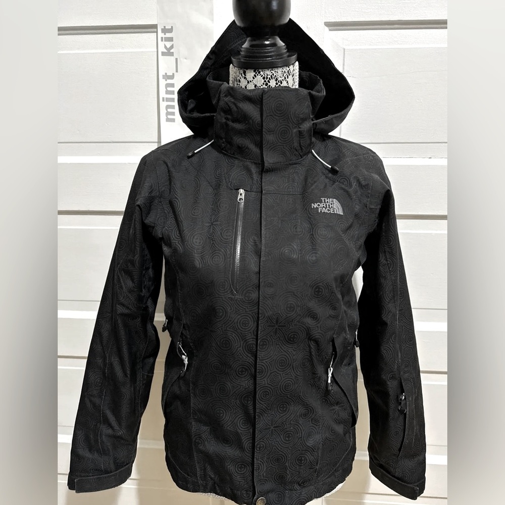 Patterned black North Face Hyvent Snowboard Jacket w/ Recco Tech (XS)